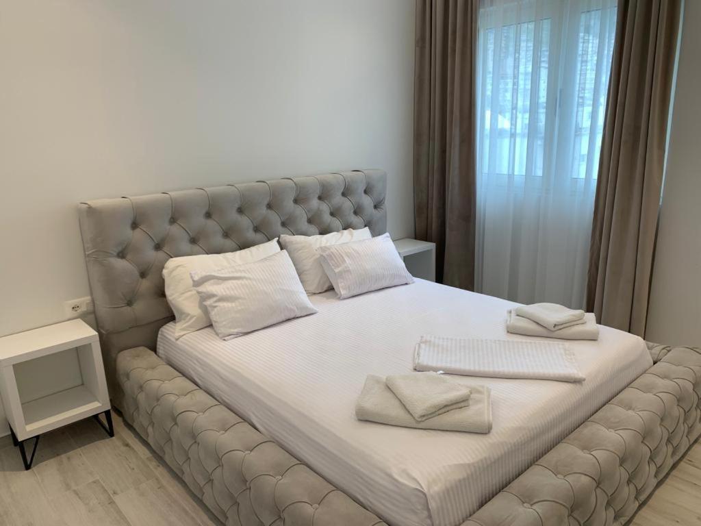 Delfin Apartments Sarandë Exterior foto